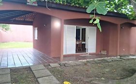 Quarto para quatro pessoas a duas quadras da praia - Balneário Saint Etienne - Matinhos